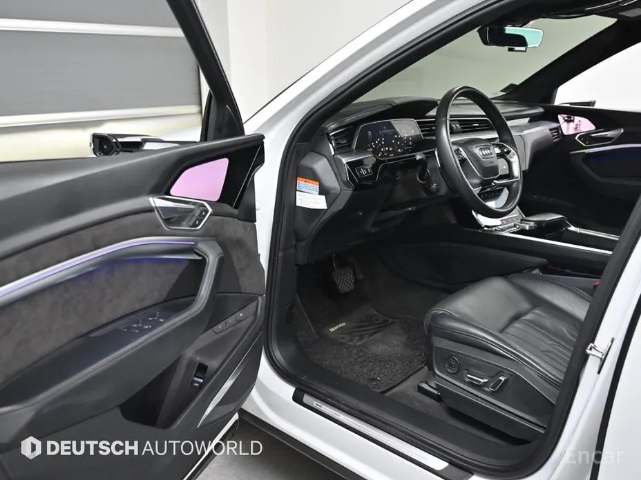 Фото 12 - Audi e-tron