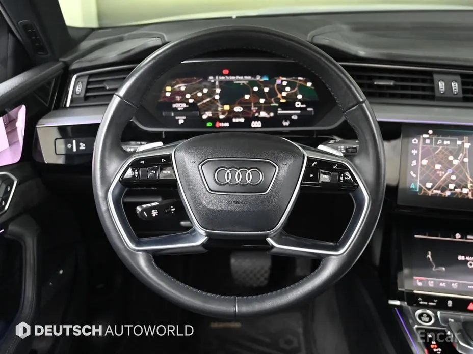 Фото 14 - Audi e-tron