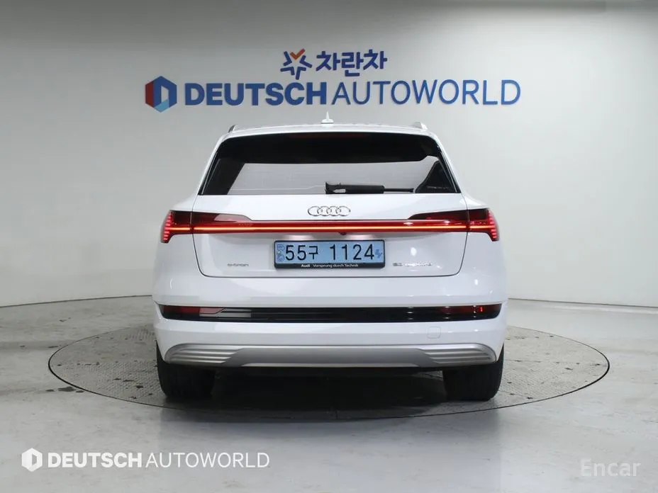 Фото 4 - Audi e-tron