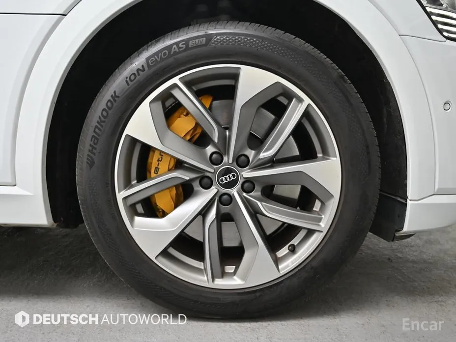 Фото 5 - Audi e-tron