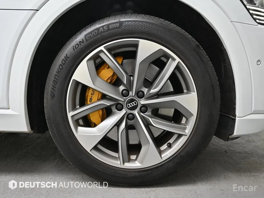 Фото 6 - Audi e-tron