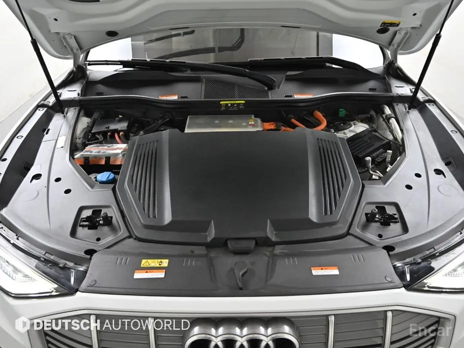 Фото 7 - Audi e-tron