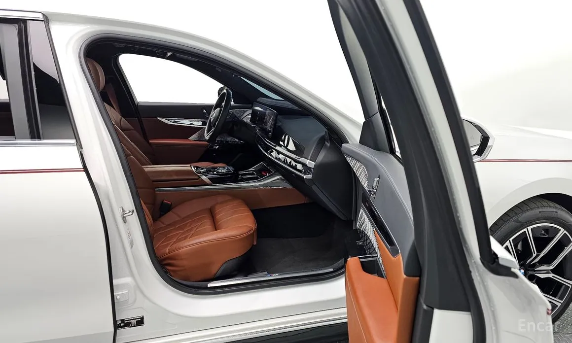 Фото 11 - BMW i7