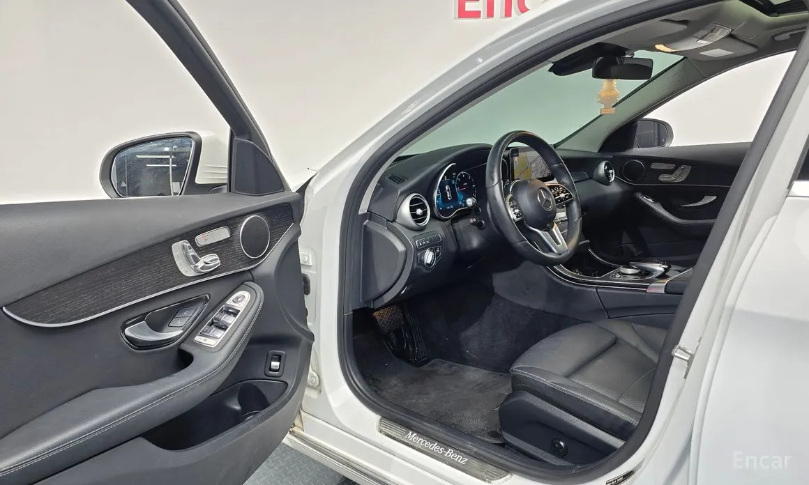 Фото 10 - Mercedes-Benz C-Class