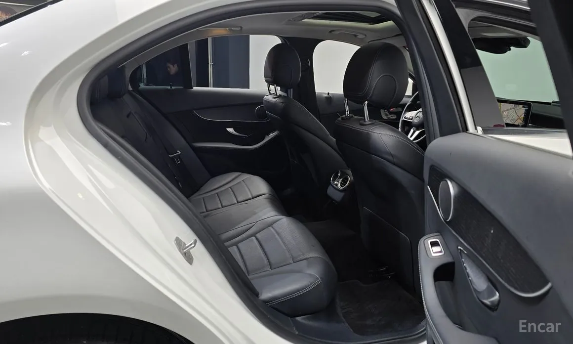 Фото 12 - Mercedes-Benz C-Class