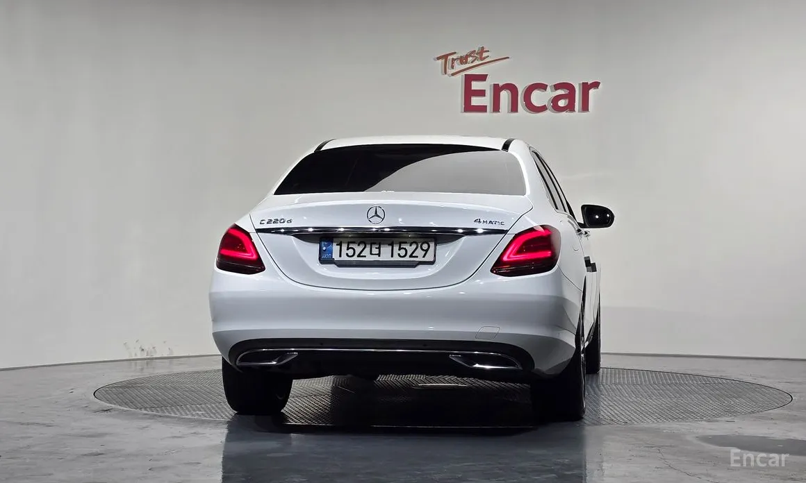 Фото 4 - Mercedes-Benz C-Class