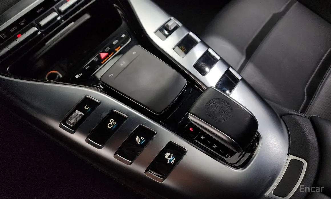 Фото 9 - Mercedes-Benz AMG GT