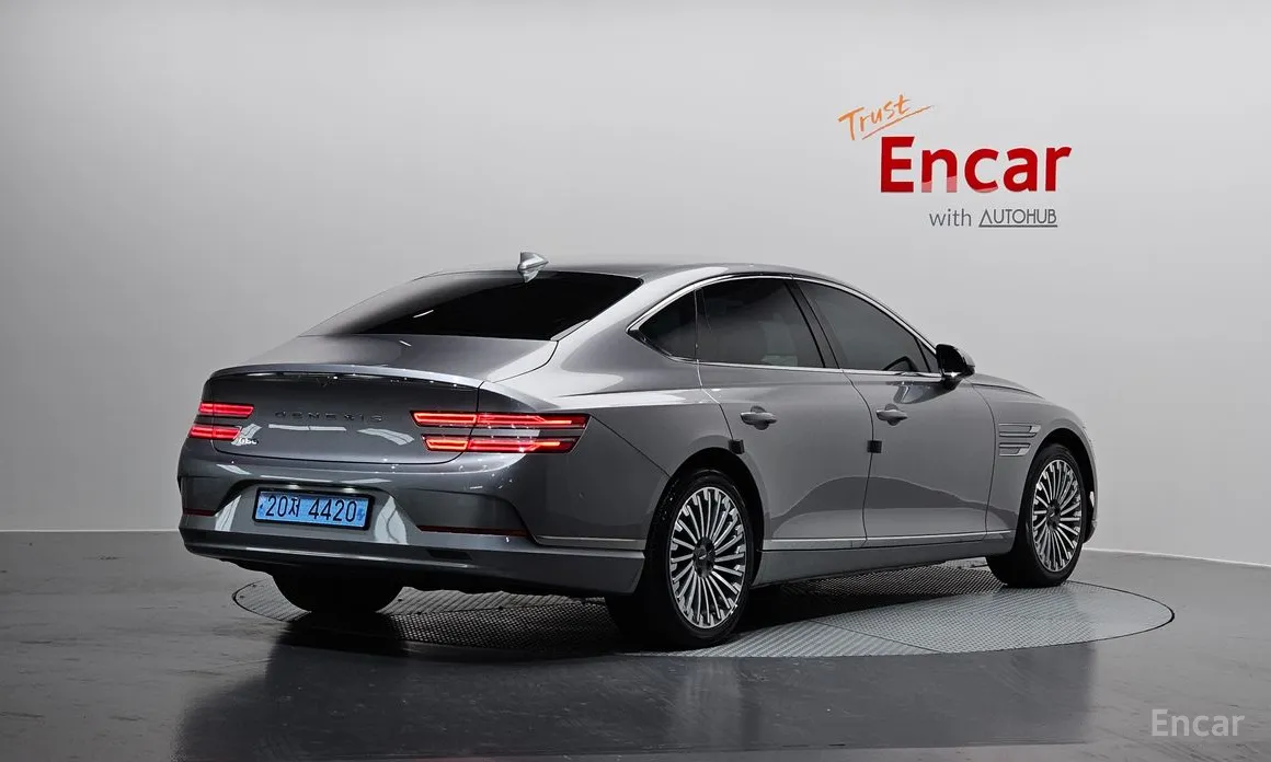 Фото 2 - Genesis G80