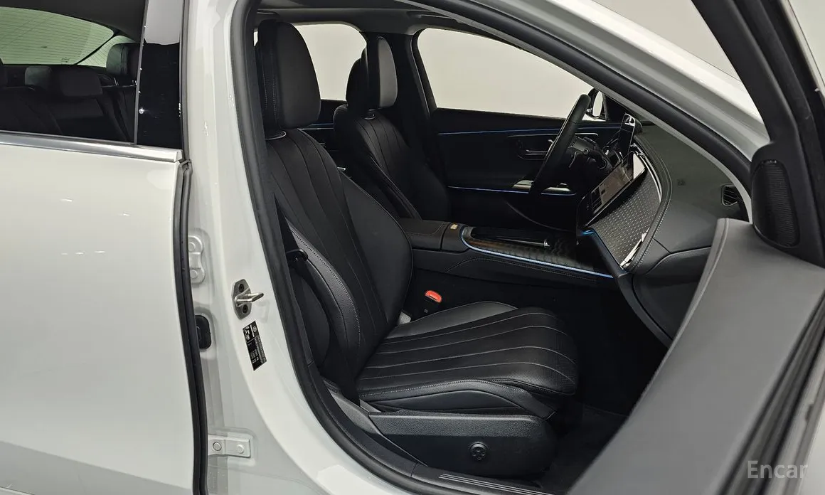 Фото 10 - Mercedes-Benz E-Class