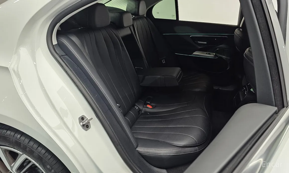 Фото 12 - Mercedes-Benz E-Class