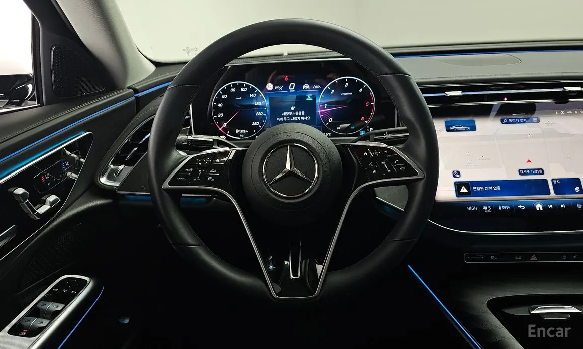 Фото 13 - Mercedes-Benz E-Class