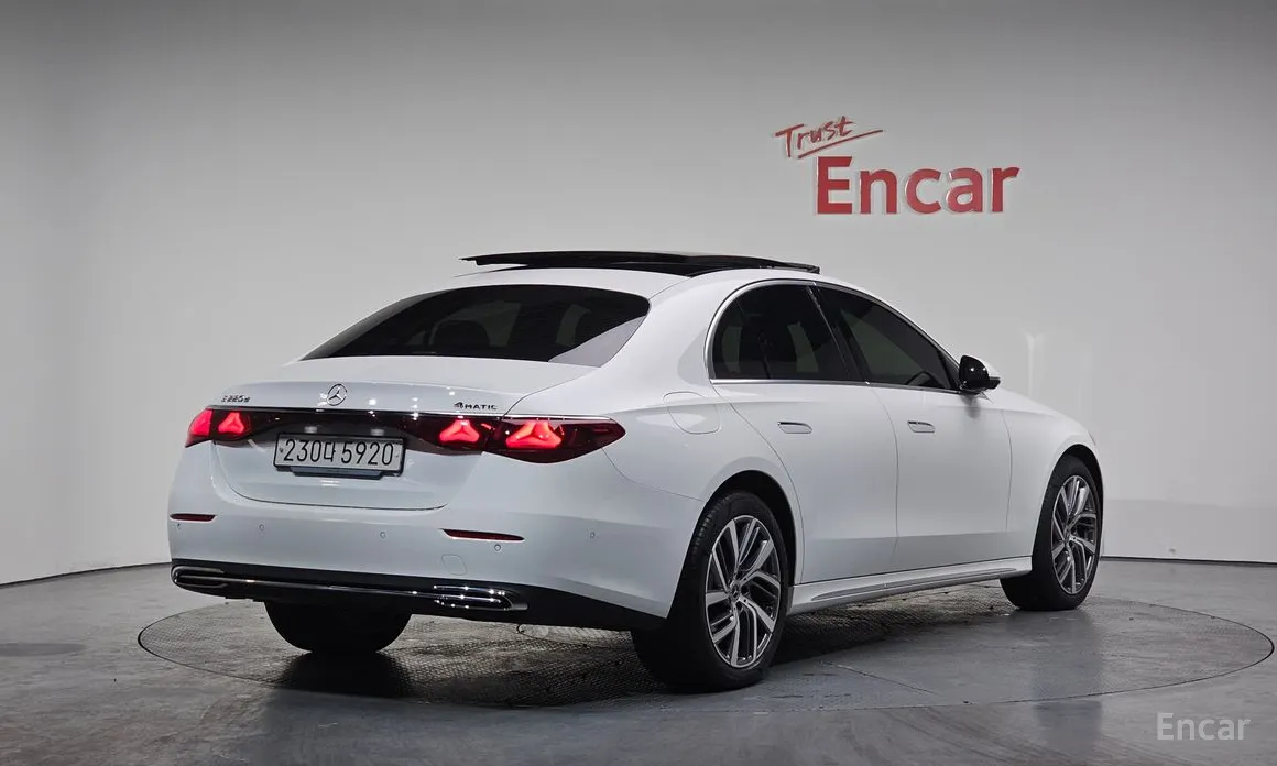 Фото 2 - Mercedes-Benz E-Class