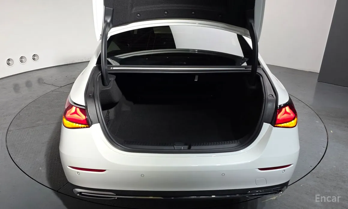 Фото 20 - Mercedes-Benz E-Class