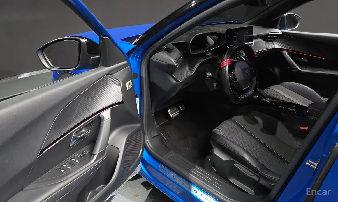 Фото 10 - Peugeot 2008