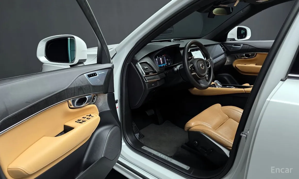 Фото 10 - Volvo XC90
