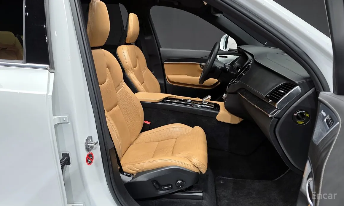 Фото 11 - Volvo XC90