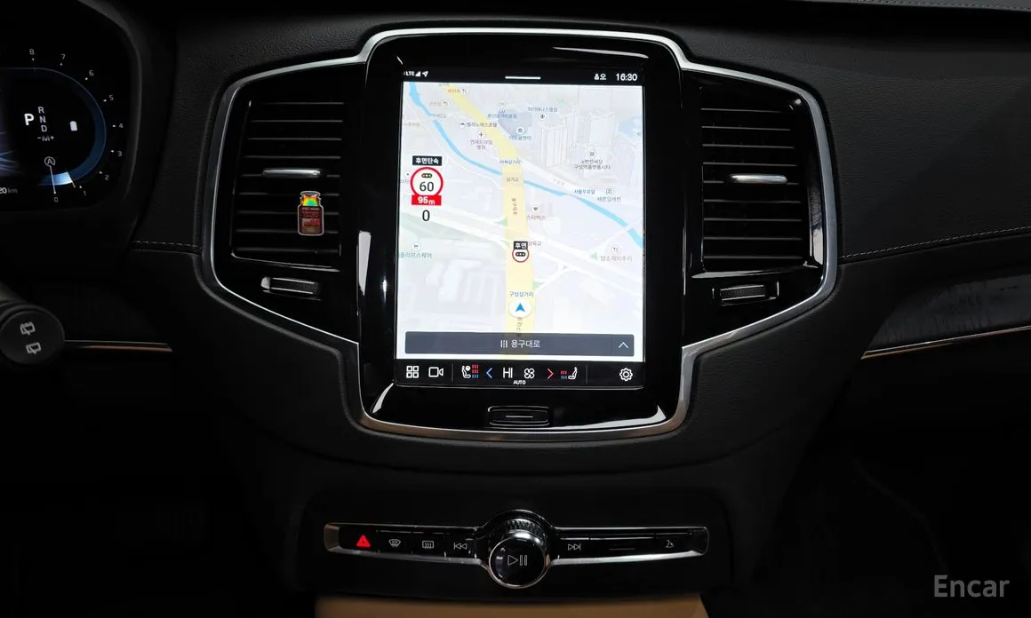 Фото 14 - Volvo XC90