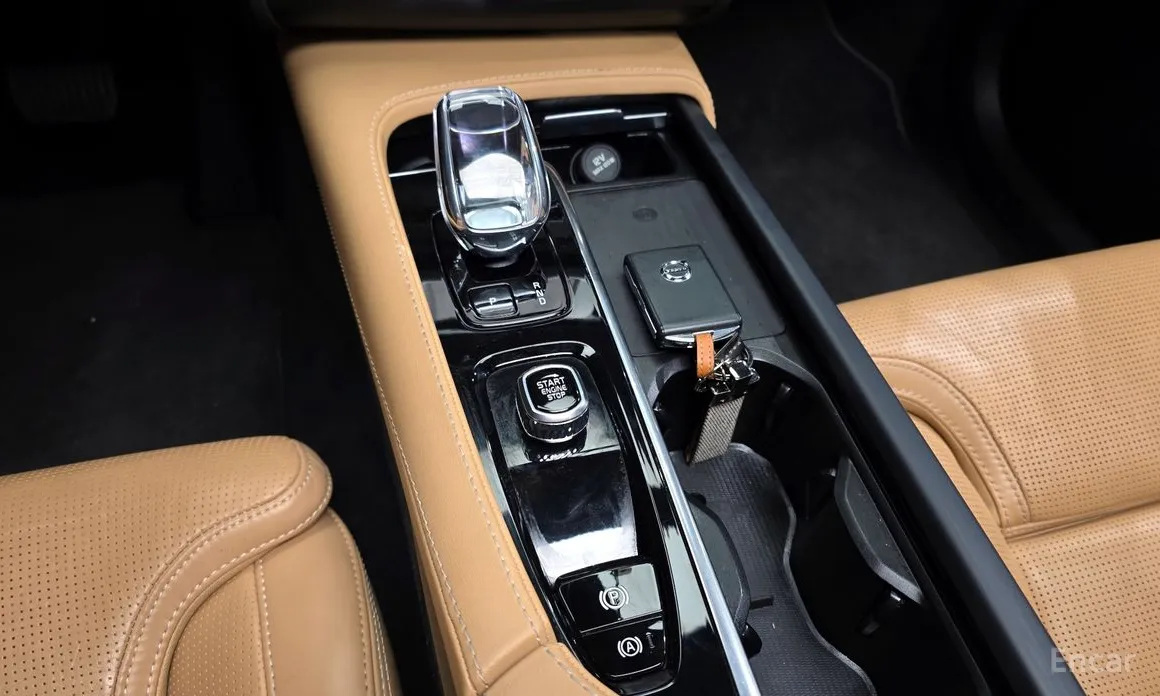 Фото 9 - Volvo XC90