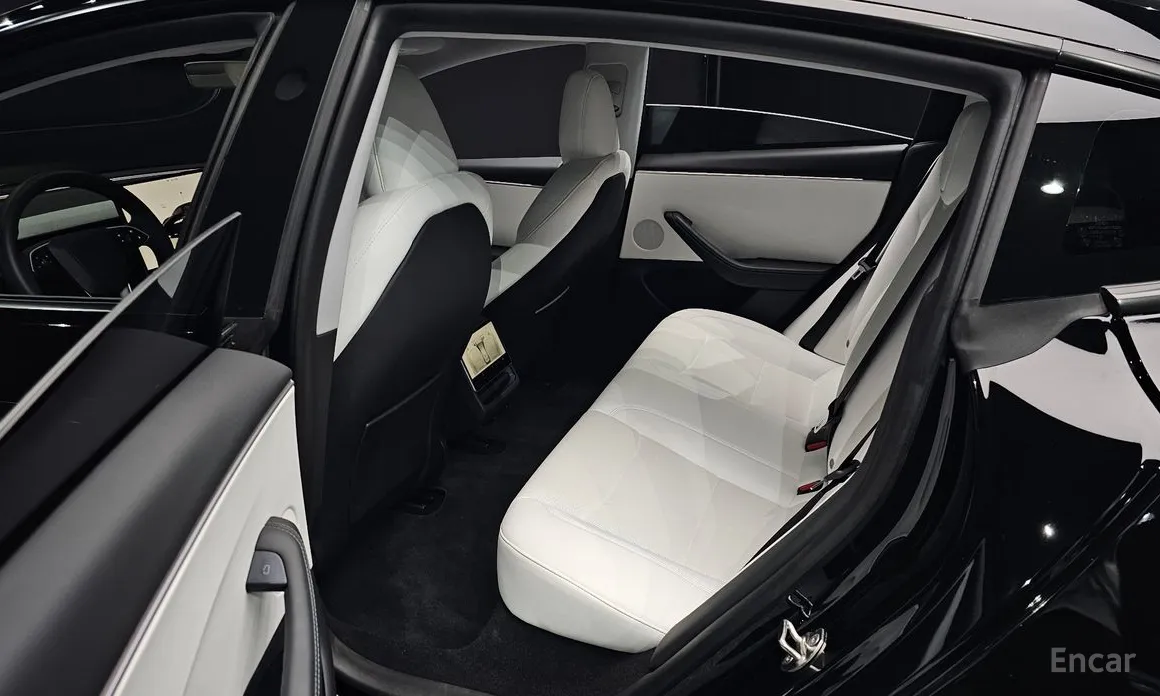 Фото 12 - Tesla Model 3