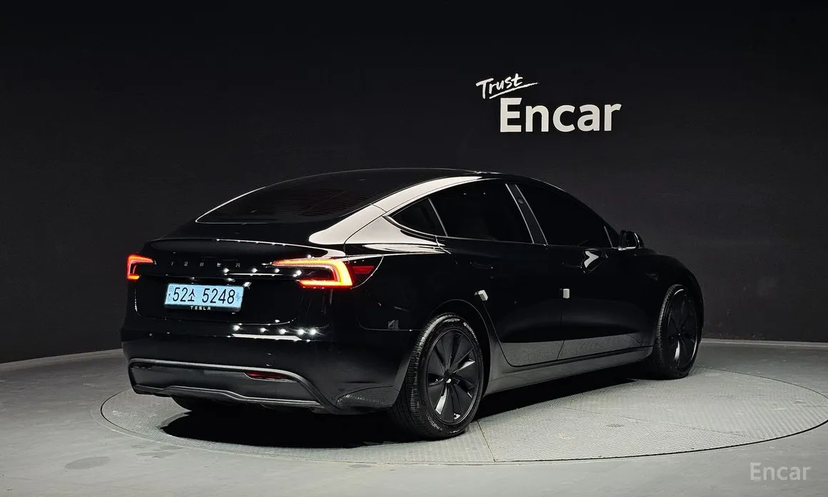 Фото 2 - Tesla Model 3