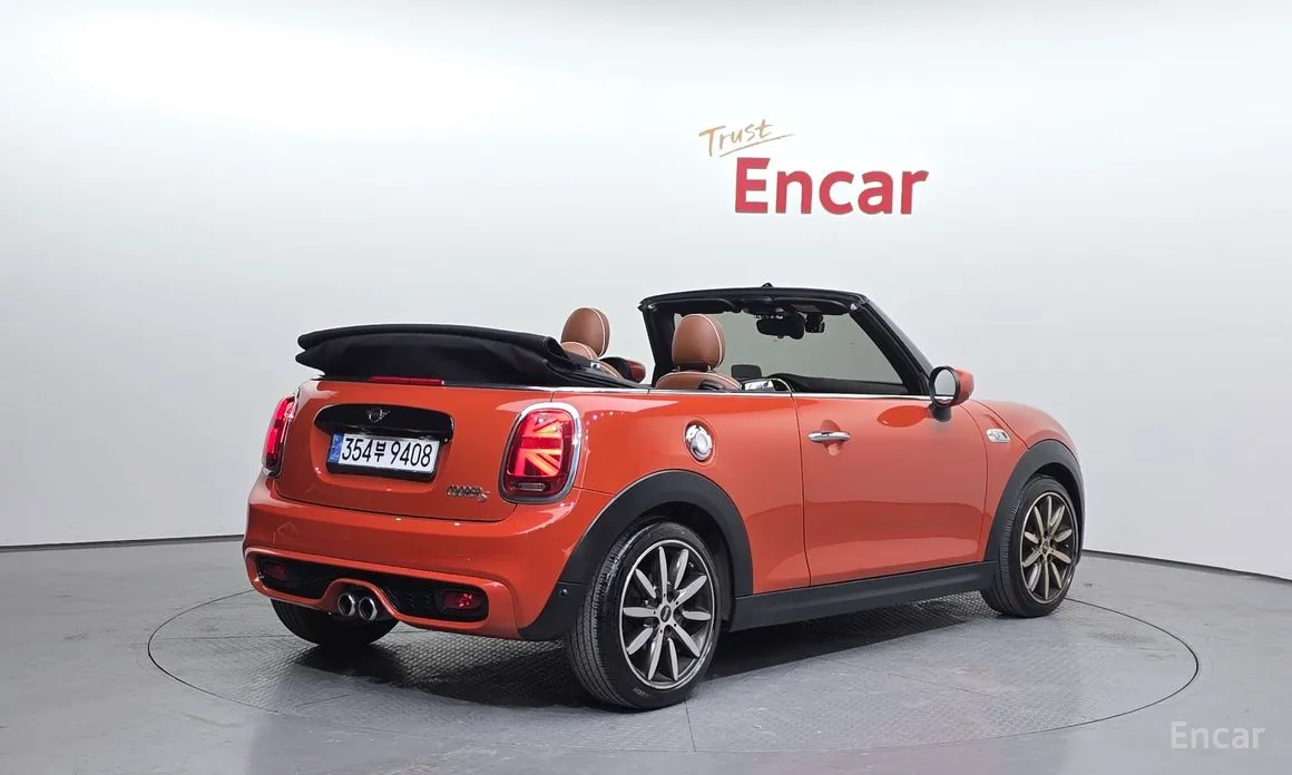 Фото 2 - Mini Cooper Convertible