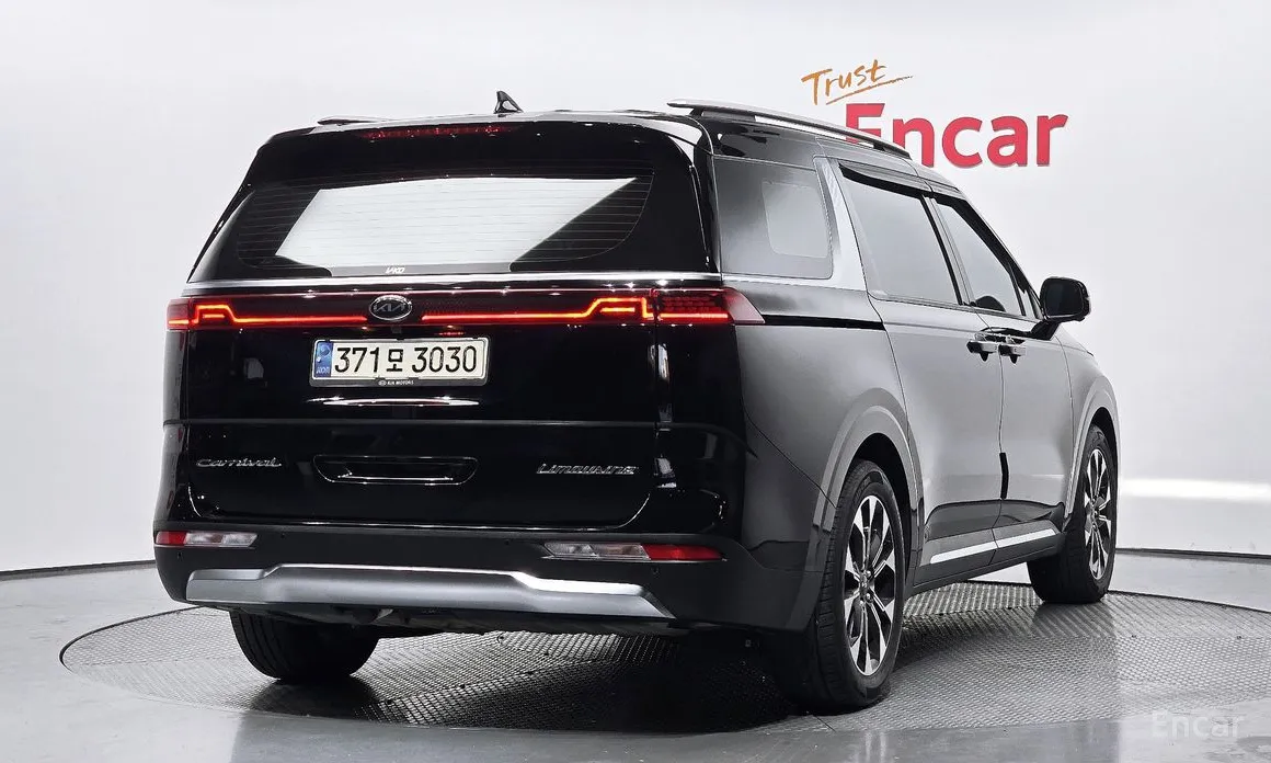 Фото 2 - Kia Carnival