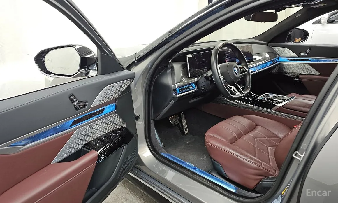 Фото 10 - BMW i7