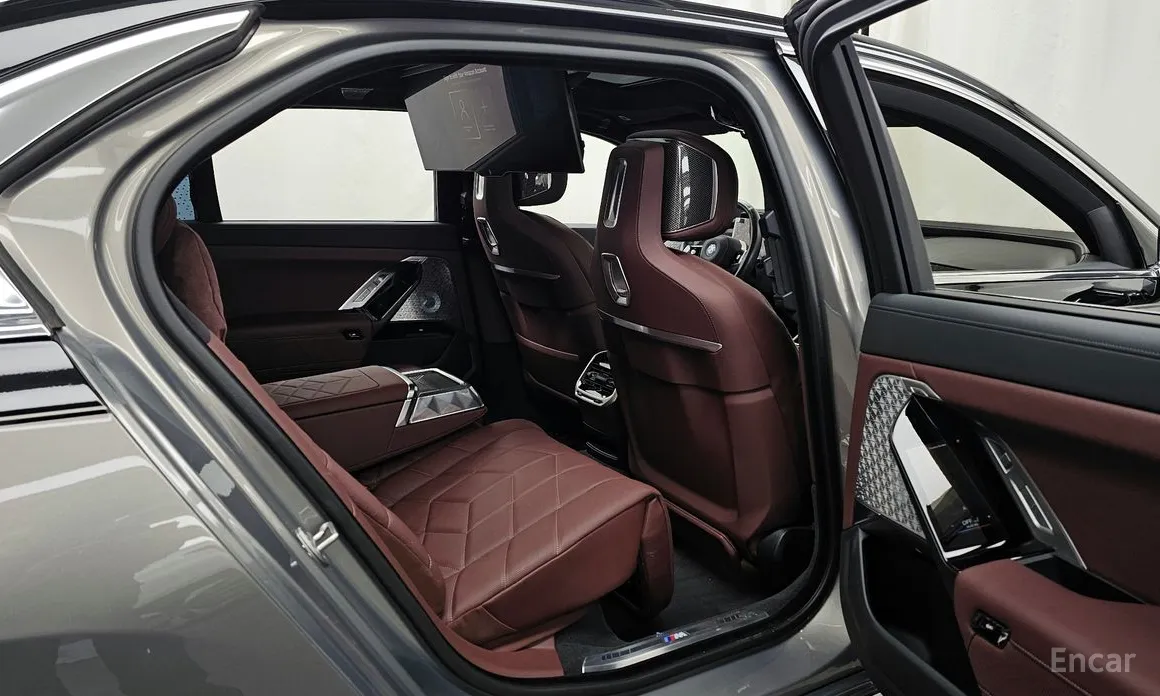 Фото 12 - BMW i7