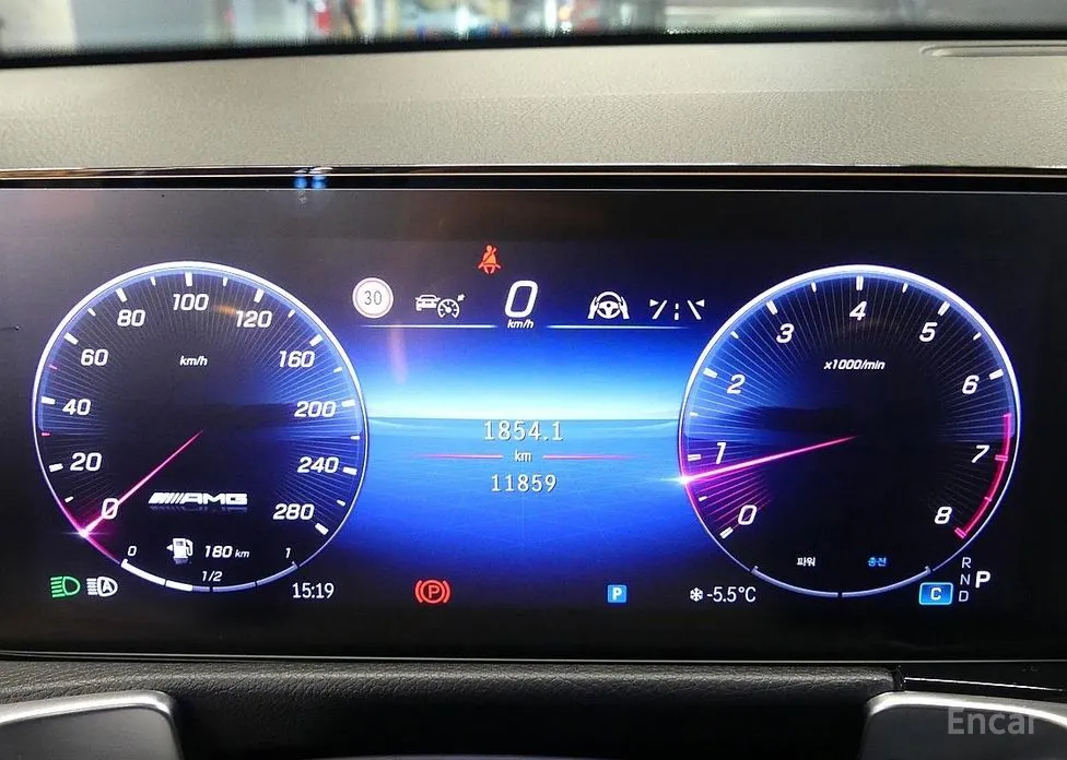 Фото 8 - Mercedes-Benz GLB-Class