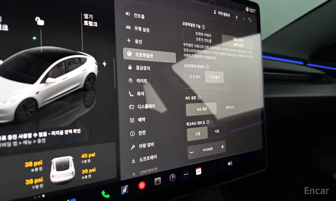 Photo 19 - Tesla Model 3