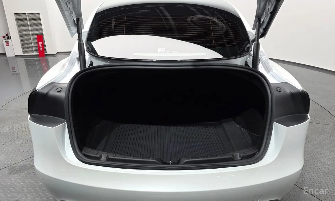 Photo 20 - Tesla Model 3