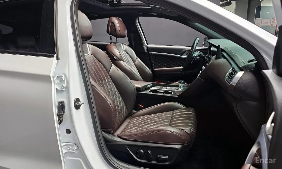 Фото 10 - Genesis G70