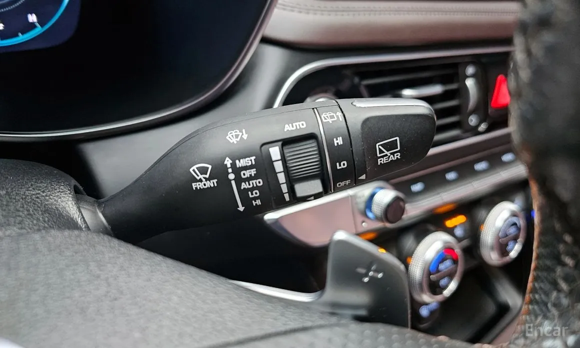 Фото 14 - Genesis G70