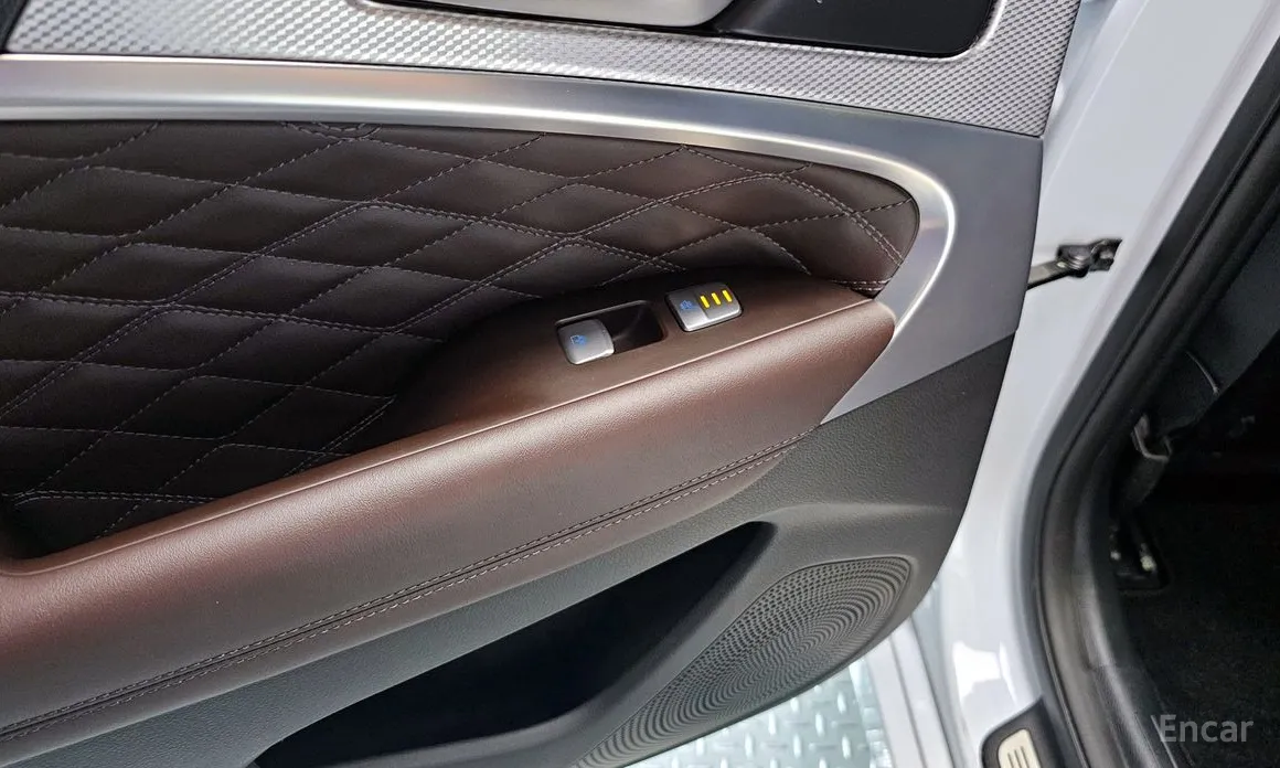 Фото 17 - Genesis G70