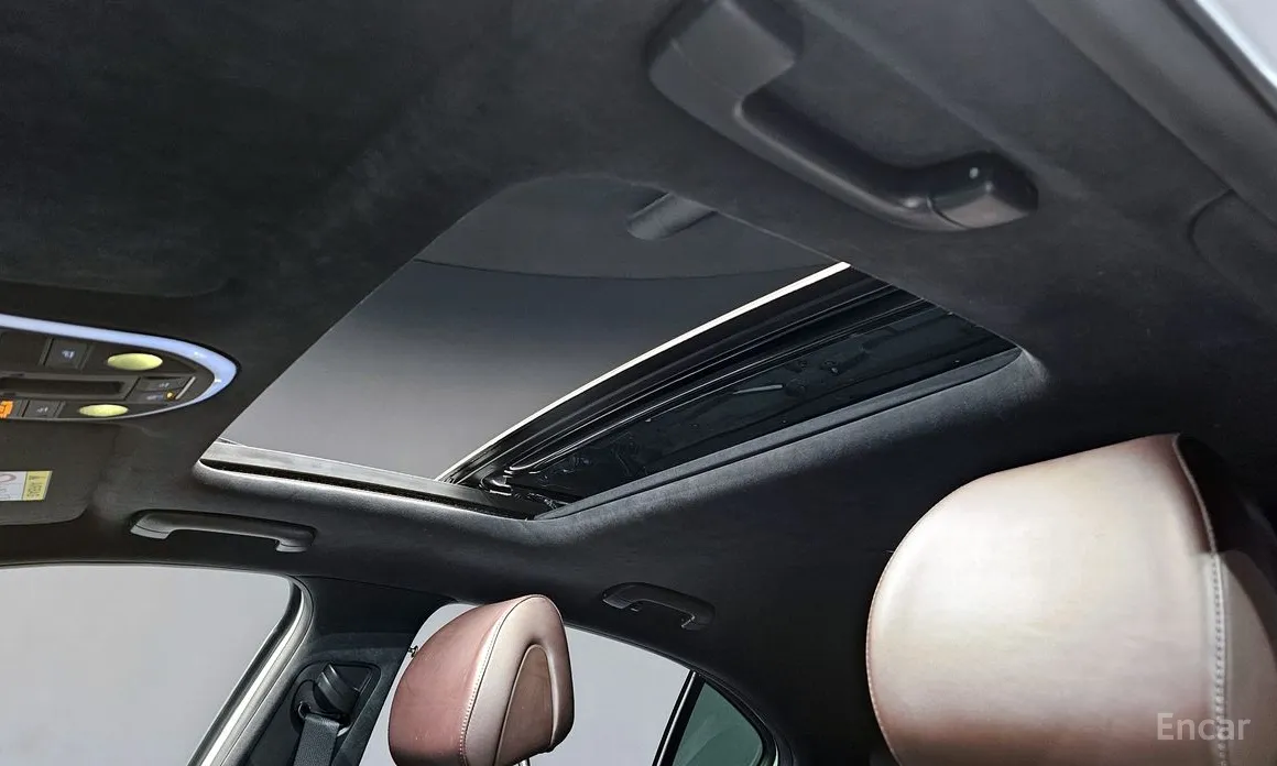 Фото 18 - Genesis G70