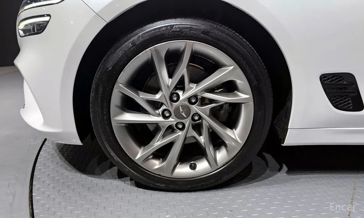 Фото 5 - Genesis G70