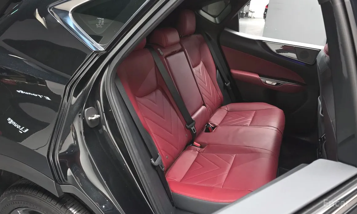 Фото 11 - Lexus NX
