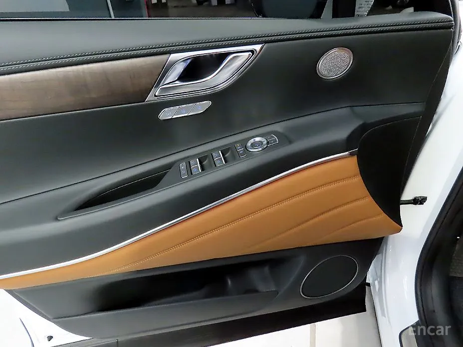 Фото 12 - Genesis GV80