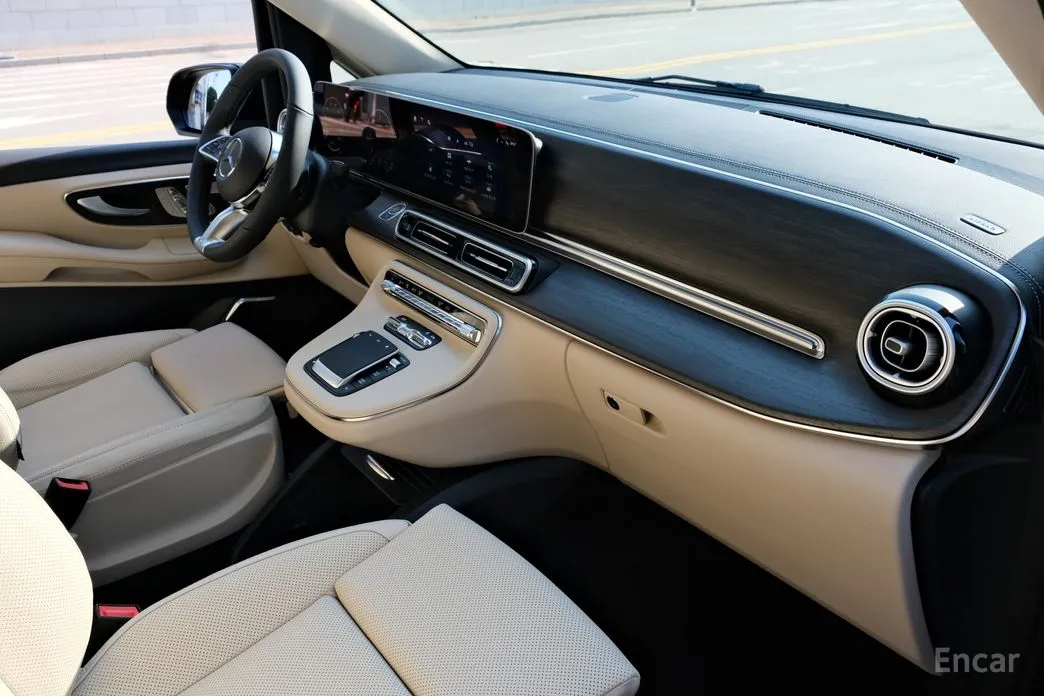 Фото 13 - Mercedes-Benz V-Class