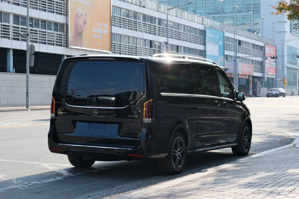 Фото 4 - Mercedes-Benz V-Class