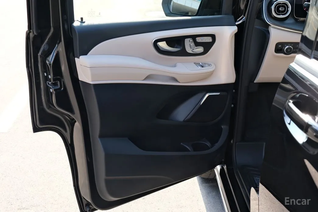 Фото 8 - Mercedes-Benz V-Class