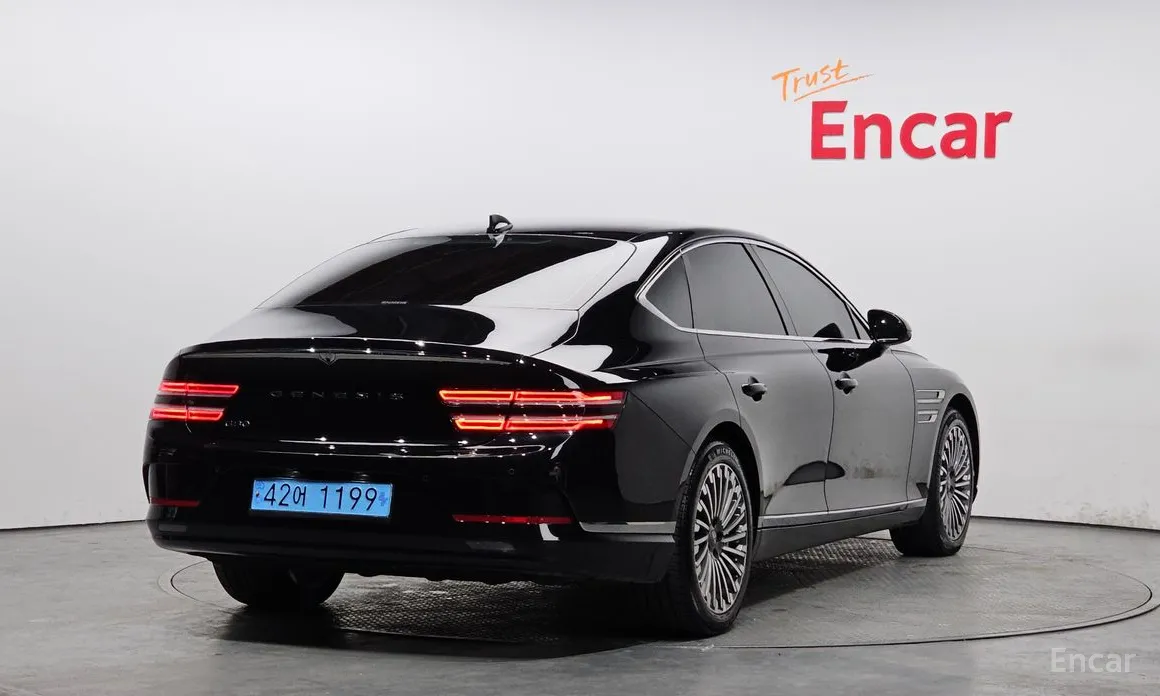 Фото 2 - Genesis G80