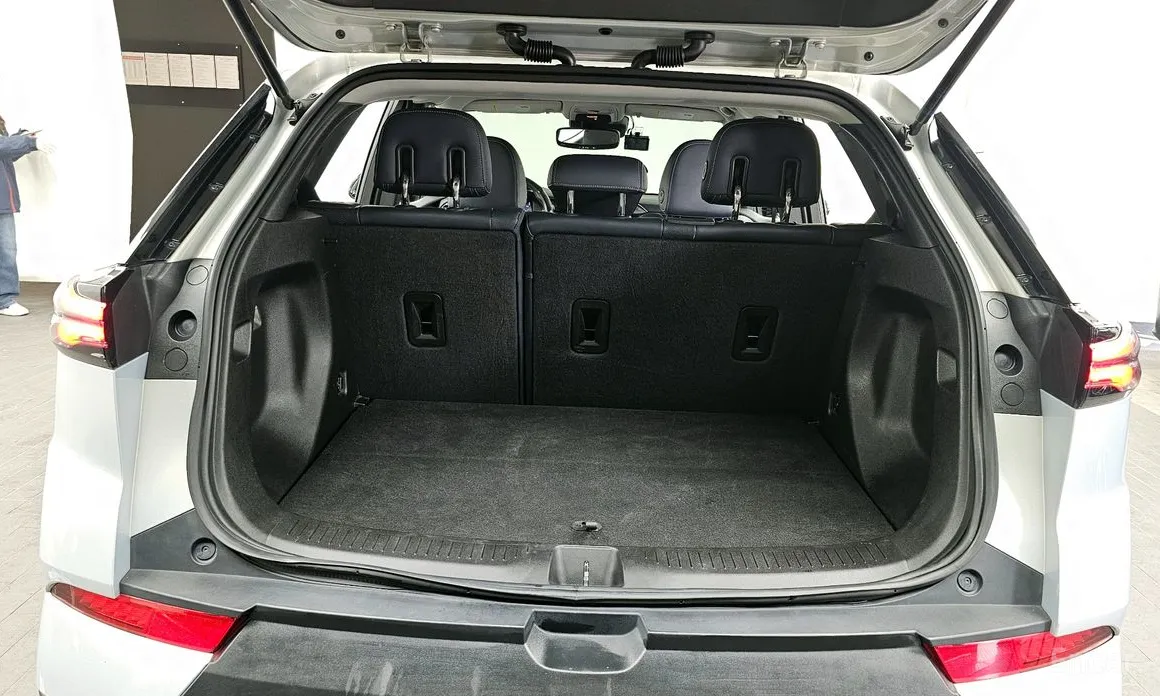 Фото 20 - Chevrolet Bolt EUV