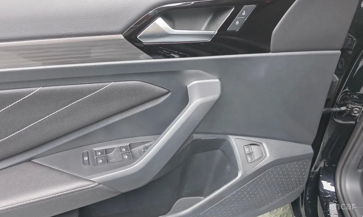 Фото 13 - Volkswagen Jetta