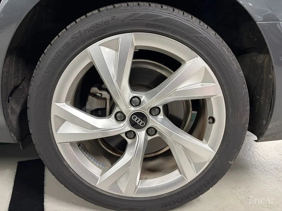 Фото 6 - Audi A4