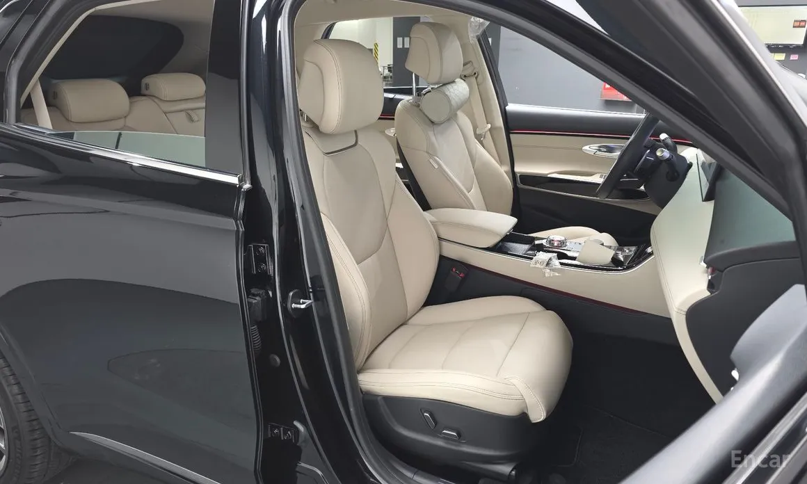 Photo 10 - Genesis GV70