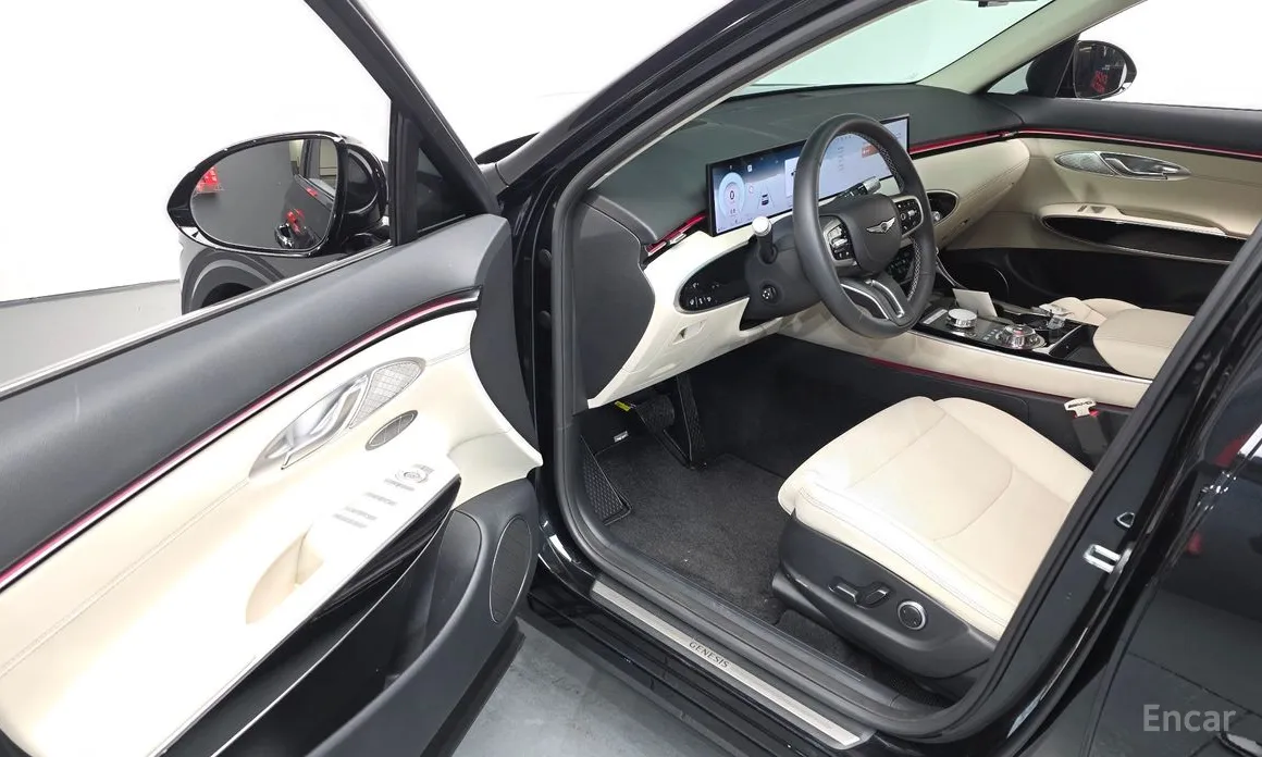 Photo 12 - Genesis GV70