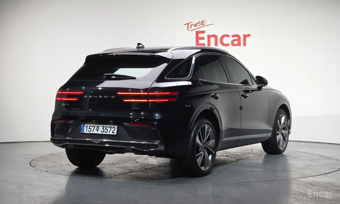 Photo 2 - Genesis GV70
