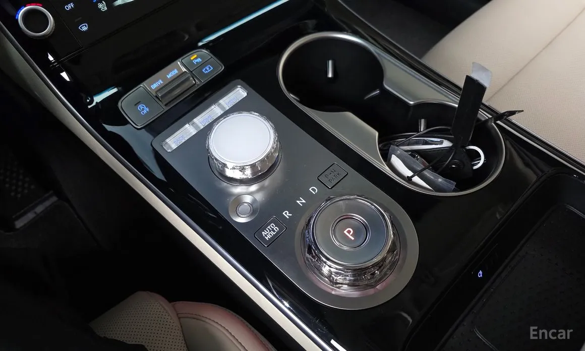 Photo 9 - Genesis GV70