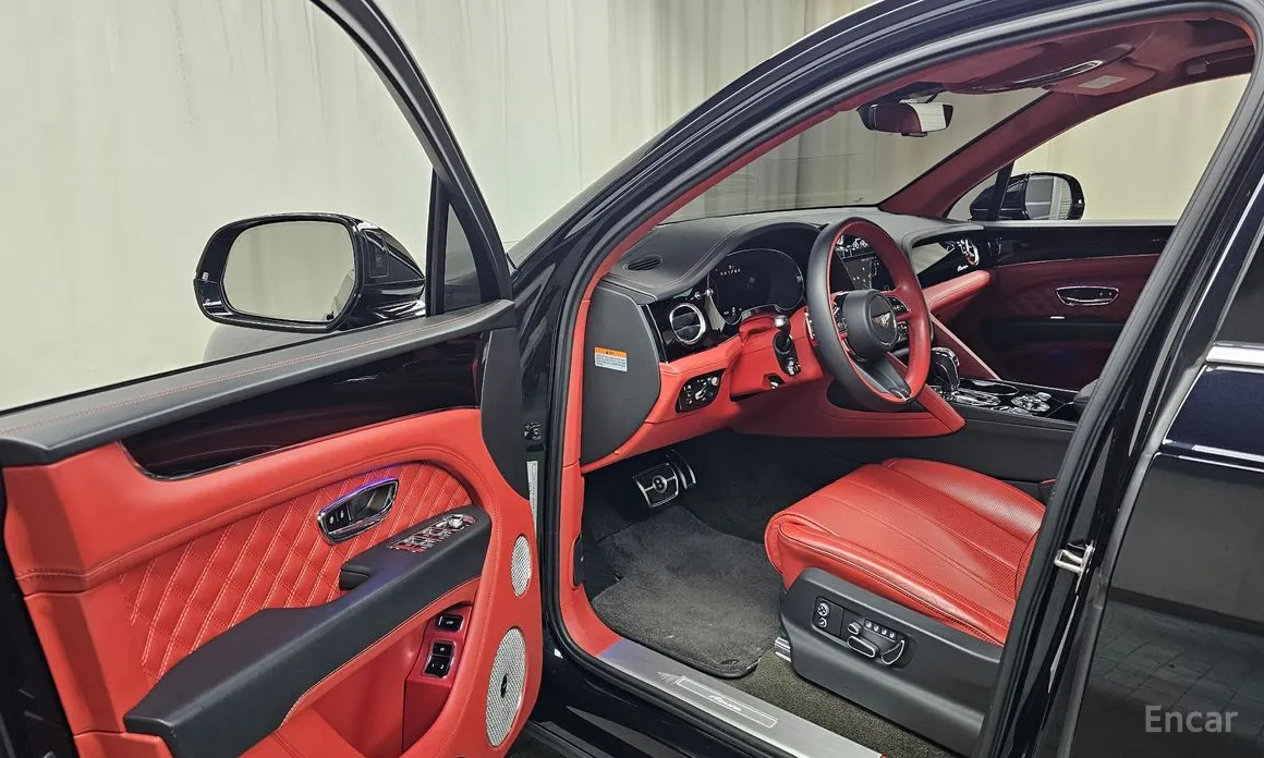 Фото 10 - Bentley Bentayga